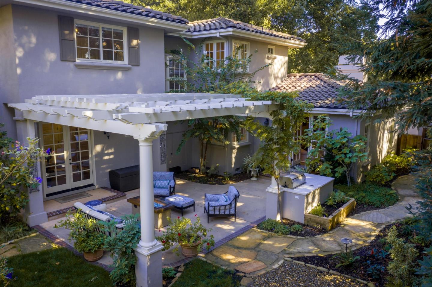 158 Seminary Drive Menlo Park, CA 94025 - Photo 22 of 23 a front view of a house with garden