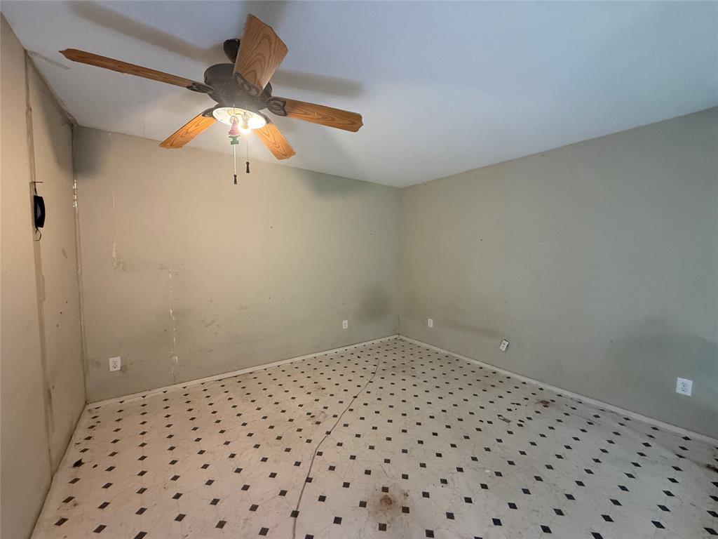 13329 Southview Lane Dallas, TX 75240 - Photo 2 of 17 a view of a hallway