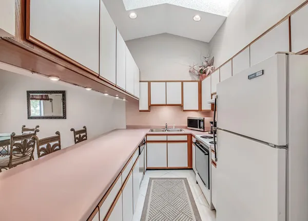 $196,000 | 815 Andrew Redding Road, Unit 202, Lantana, FL 33462