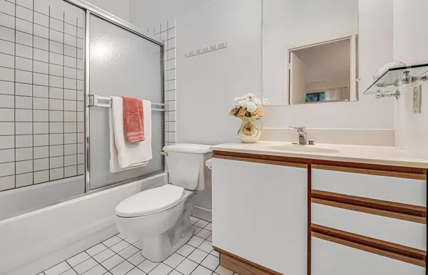 $196,000 | 815 Andrew Redding Road, Unit 202, Lantana, FL 33462