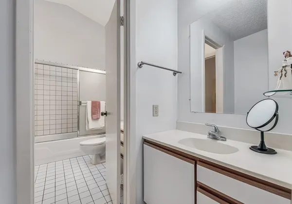 $196,000 | 815 Andrew Redding Road, Unit 202, Lantana, FL 33462