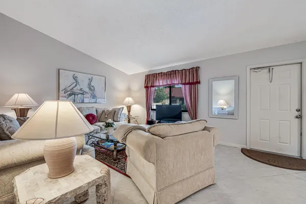 $196,000 | 815 Andrew Redding Road, Unit 202, Lantana, FL 33462