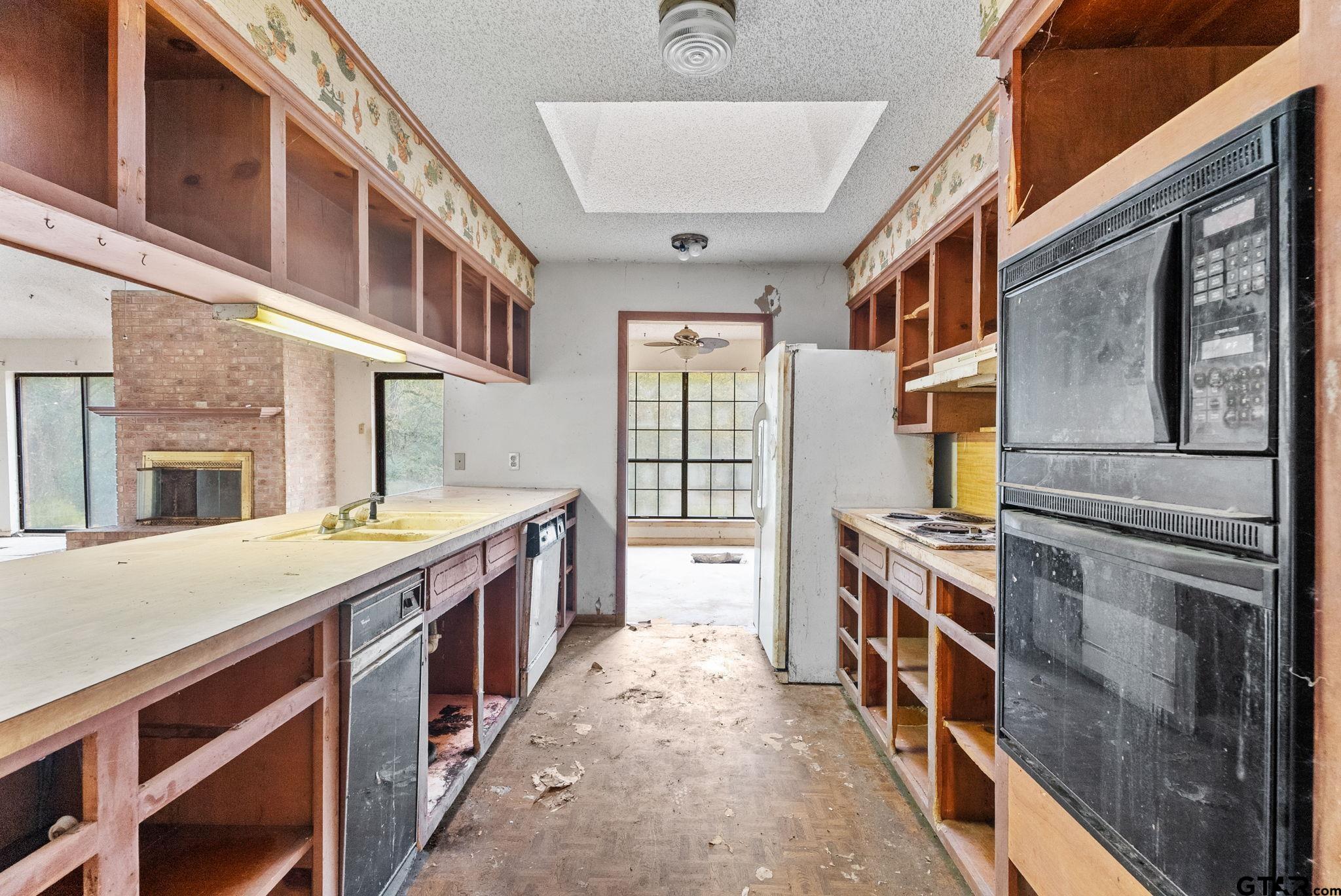 21135 County Road 1291 Flint, TX 75762 - Photo 15 of 25 a kitchen with stainless steel appliances granite countertop a stove and a refrigerator
