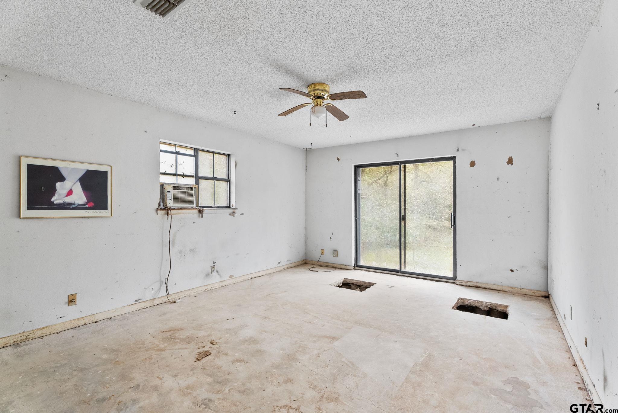 21135 County Road 1291 Flint, TX 75762 - Photo 18 of 25 wooden floor in an empty room
