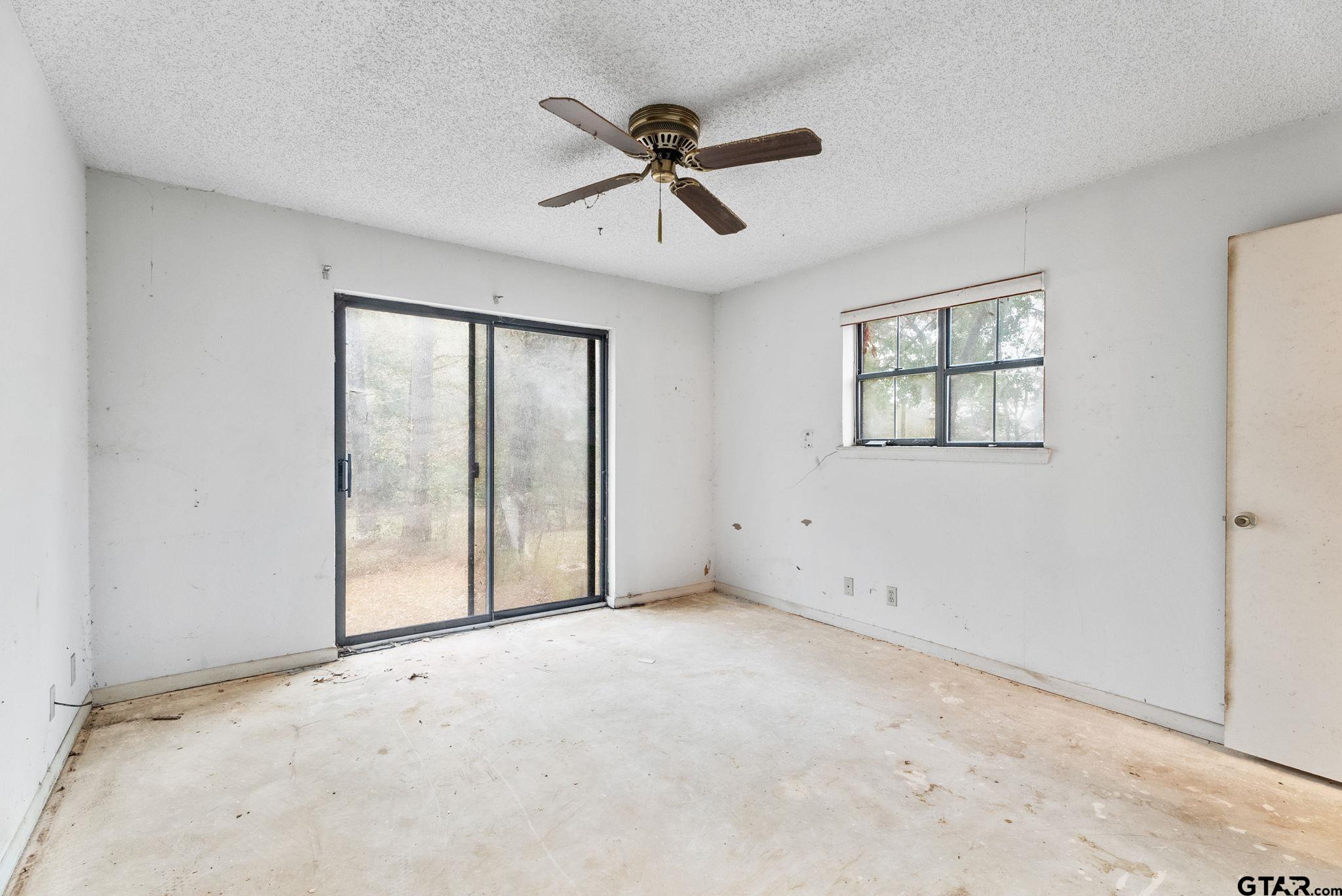21135 County Road 1291 Flint, TX 75762 - Photo 21 of 25 an empty room with fan and windows