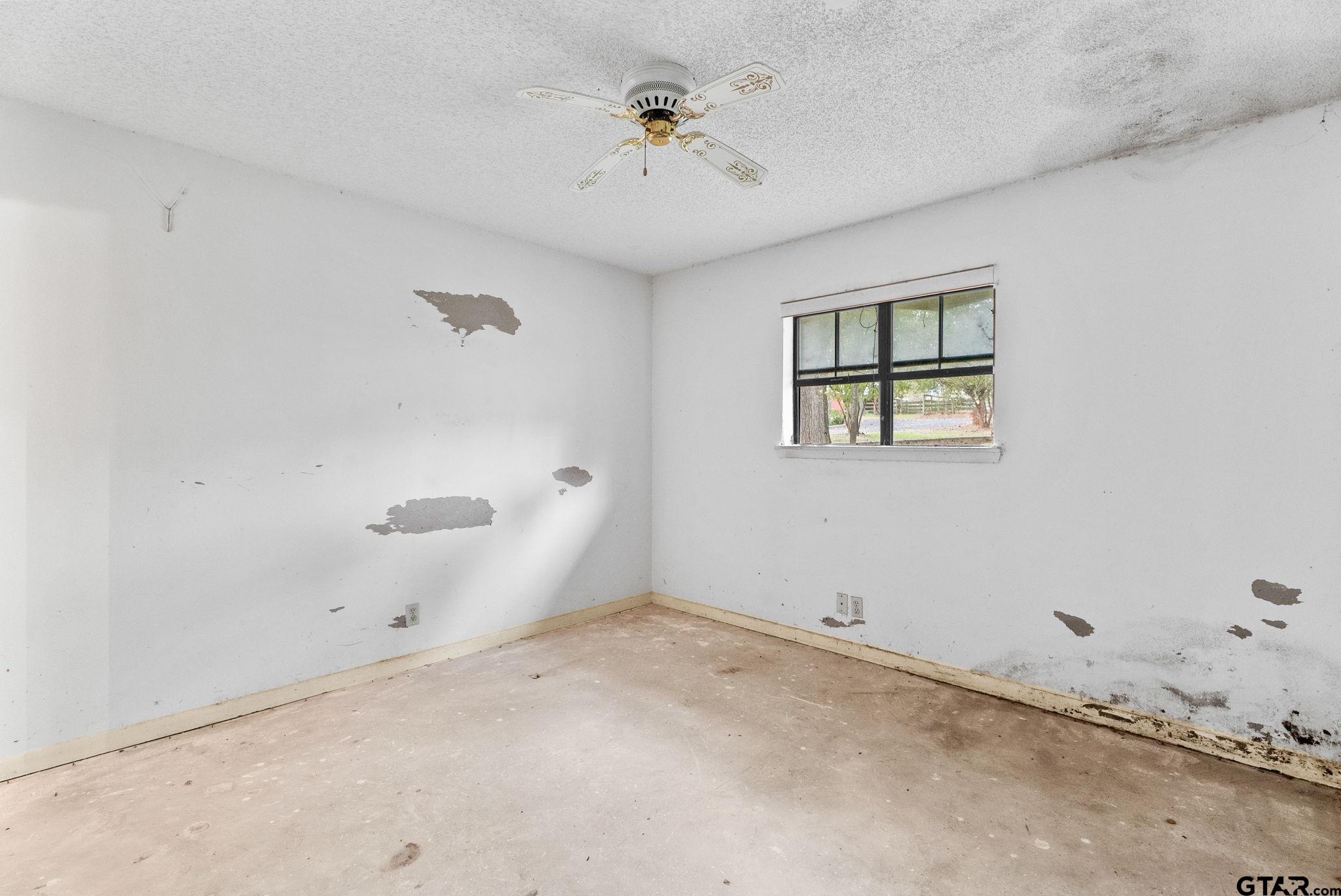 21135 County Road 1291 Flint, TX 75762 - Photo 23 of 25 a view of a livingroom with a window