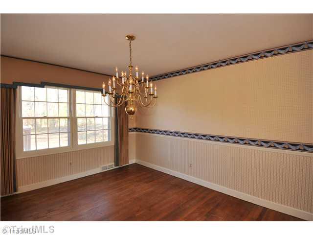 210 Wicklow Road Winston-Salem, NC 27106 - Photo 4 of 13 Dining Room.