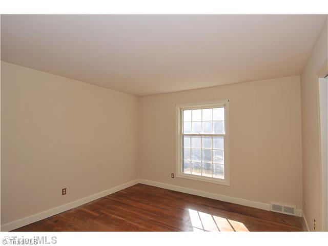 210 Wicklow Road Winston-Salem, NC 27106 - Photo 7 of 13 3rd Bedroom.