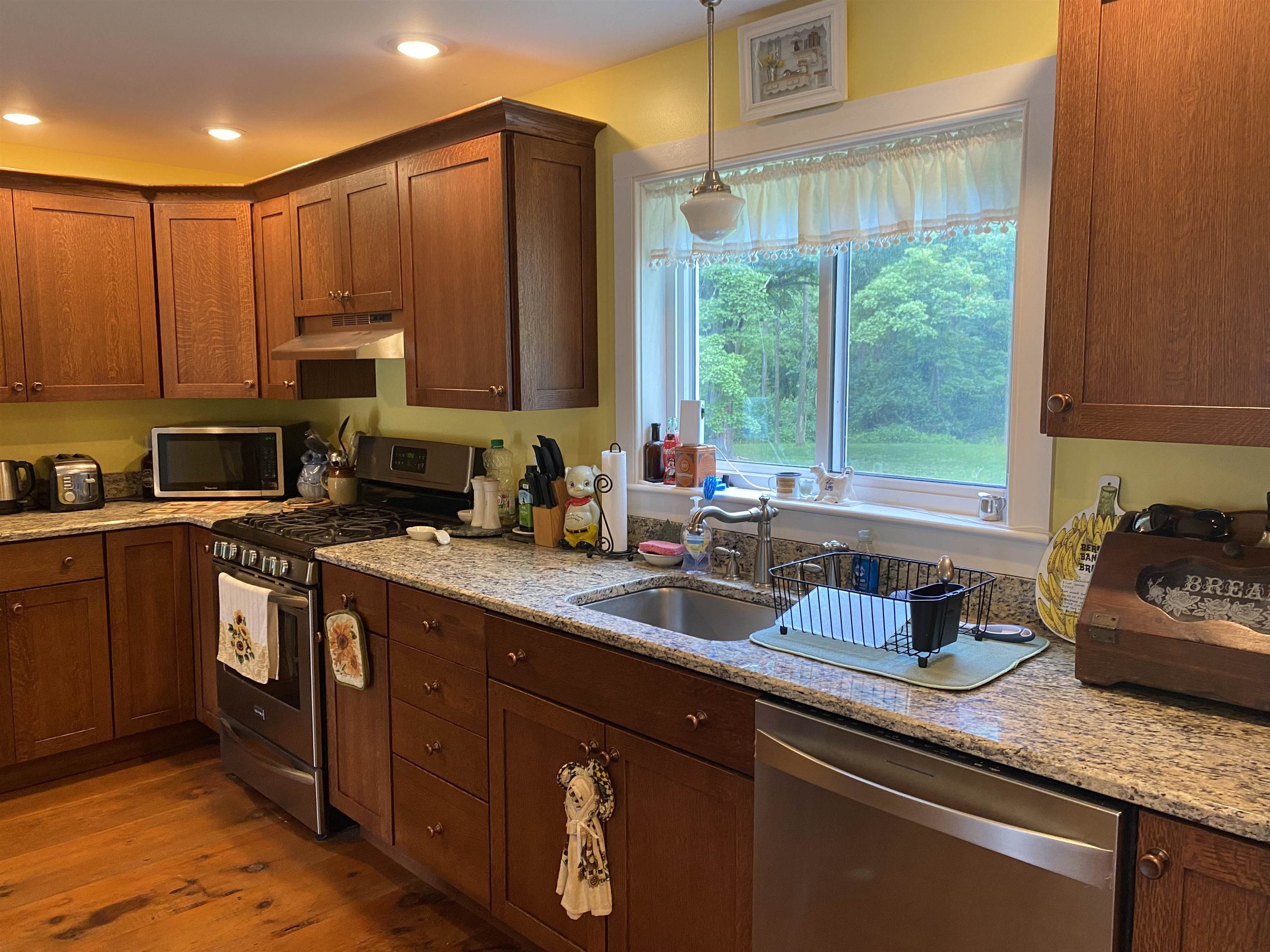 209 Hillside Road Poultney, VT 05764 - Photo 6 of 37