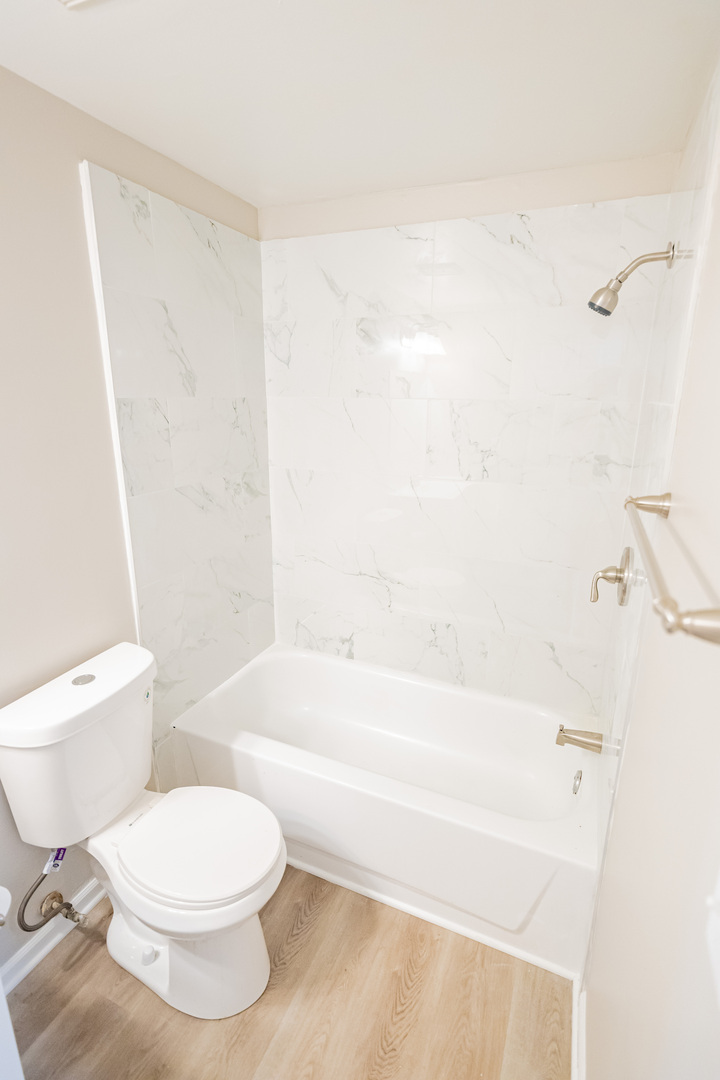 447 Yorkshire Square Bolingbrook, IL 60440 - Photo 11 of 23 a bathroom with a toilet and a bathtub