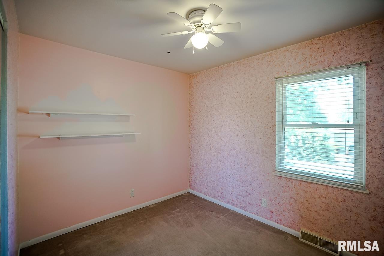 6114 North Randwick Road Peoria, IL 61615 - Photo 17 of 37 Gallery Image 17