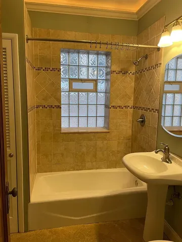 $2,100 | 5106 West Sunnyside Avenue, Unit 1, Chicago, IL 60630