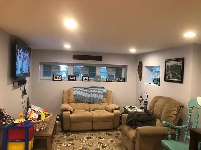 $2,100 | 5106 West Sunnyside Avenue, Unit 1, Chicago, IL 60630