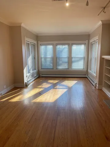 $2,100 | 5106 West Sunnyside Avenue, Unit 1, Chicago, IL 60630