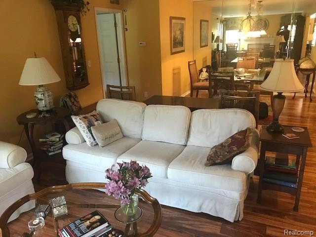 3550 Oakmonte Boulevard Rochester, MI 48306 - Photo 6 of 16 IMG_2830oak liv.jpg