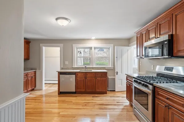 $3,200 | 20 School Street, Unit 2, Weymouth, MA 02189