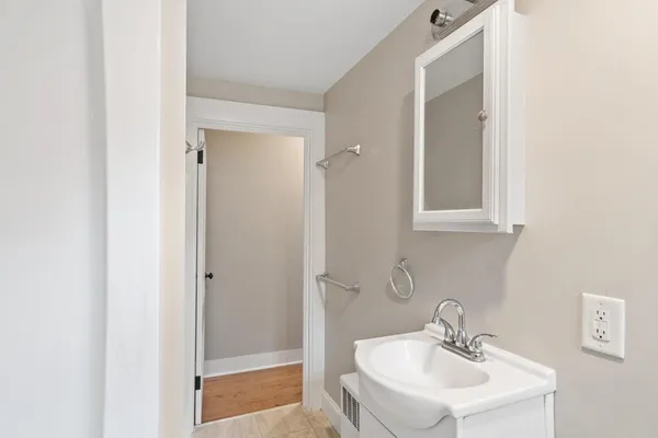 $3,000 | 20 School Street, Unit 2, Weymouth, MA 02189