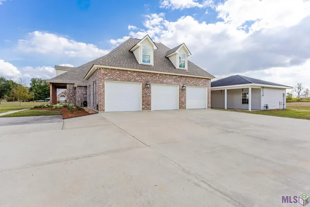 $850,000 | 9527 Burnside Road, Erwinville, LA 70729