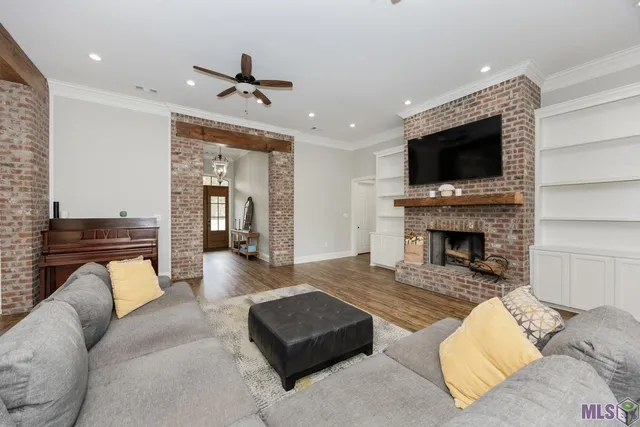 $850,000 | 9527 Burnside Road, Erwinville, LA 70729