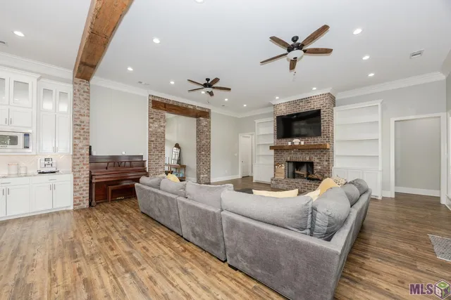 $850,000 | 9527 Burnside Road, Erwinville, LA 70729