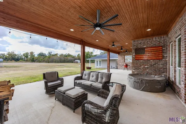 $850,000 | 9527 Burnside Road, Erwinville, LA 70729