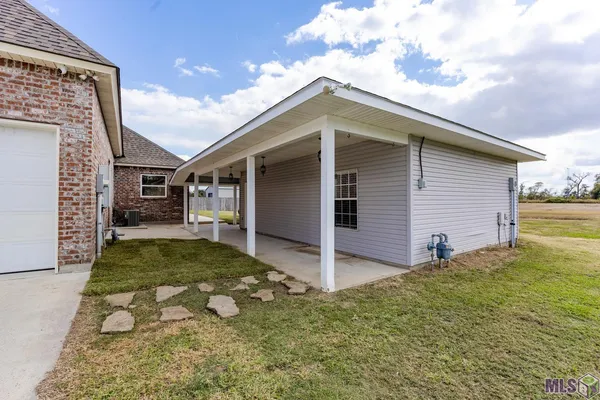 $845,000 | 9527 Burnside Road, Erwinville, LA 70729