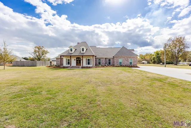 $850,000 | 9527 Burnside Road, Erwinville, LA 70729