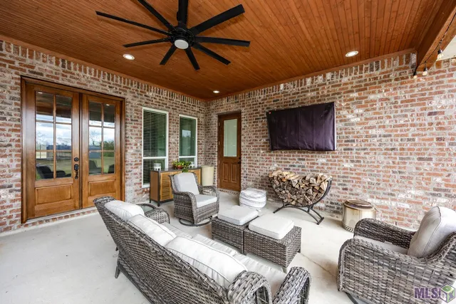 $850,000 | 9527 Burnside Road, Erwinville, LA 70729