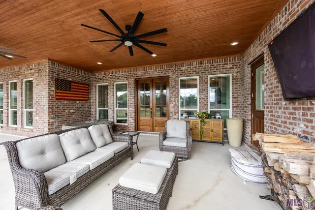 $850,000 | 9527 Burnside Road, Erwinville, LA 70729