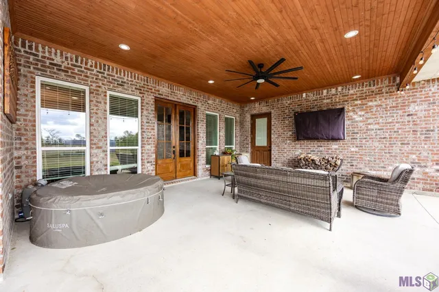 $850,000 | 9527 Burnside Road, Erwinville, LA 70729