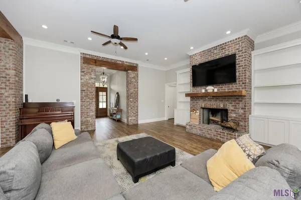 $845,000 | 9527 Burnside Road, Erwinville, LA 70729