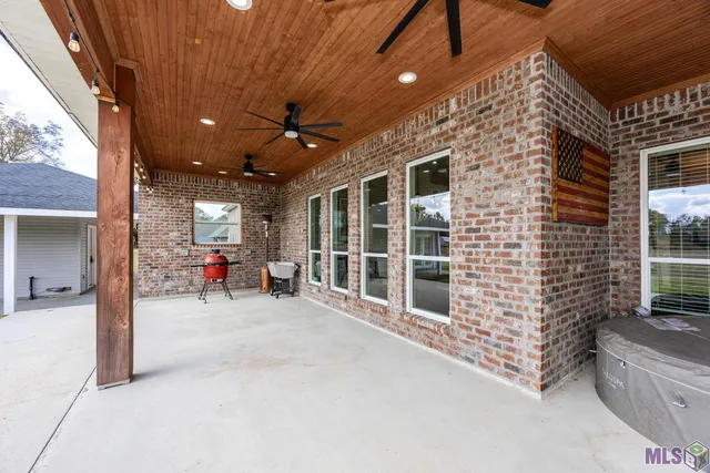 $850,000 | 9527 Burnside Road, Erwinville, LA 70729