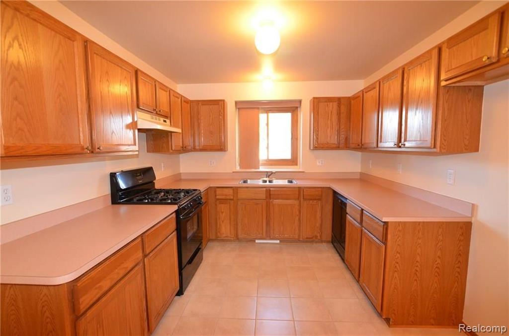 16931 Country Ridge Lane Macomb, MI 48044 - Photo 13 of 26