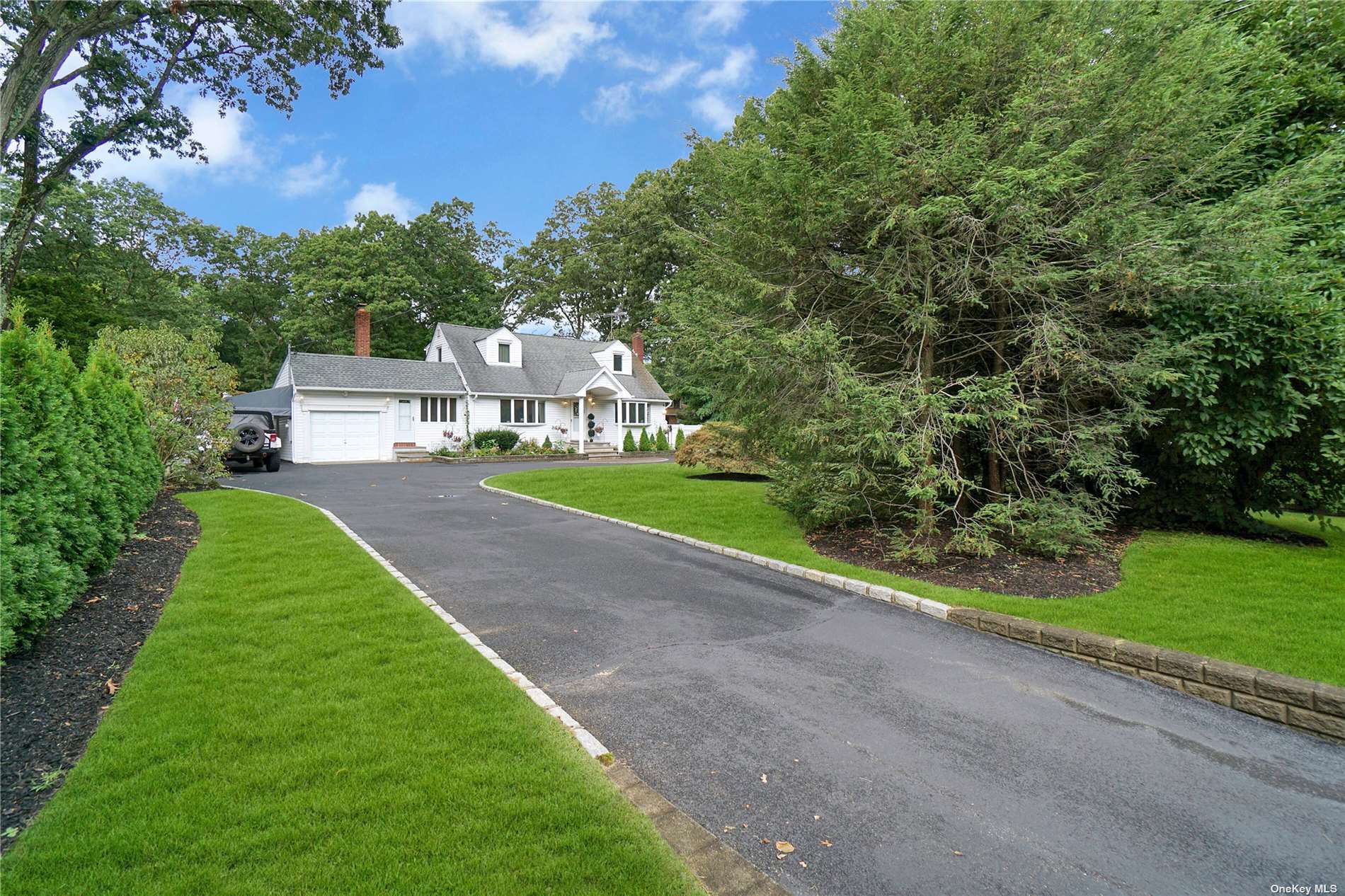 280 Old Willets Path, Smithtown, NY 11787 Compass