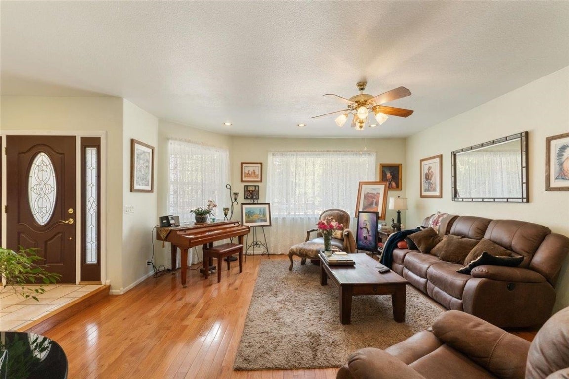 4900 North Old Stage Road Mount Shasta, CA 96067 - Photo 11 of 32 Gallery Image 11
