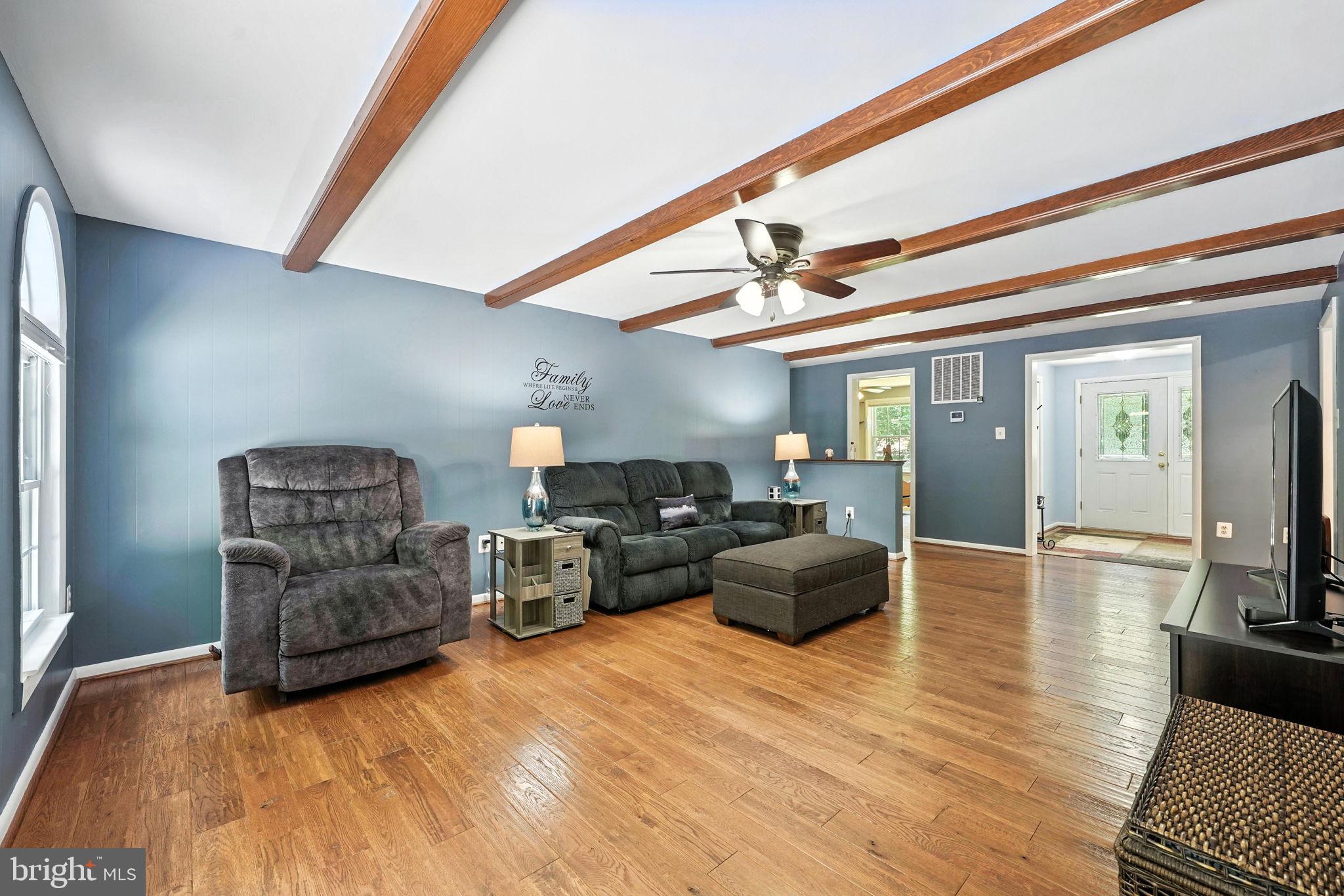 10282 Greystone Road Manassas, VA 20111 - Photo 12 of 44 Living room