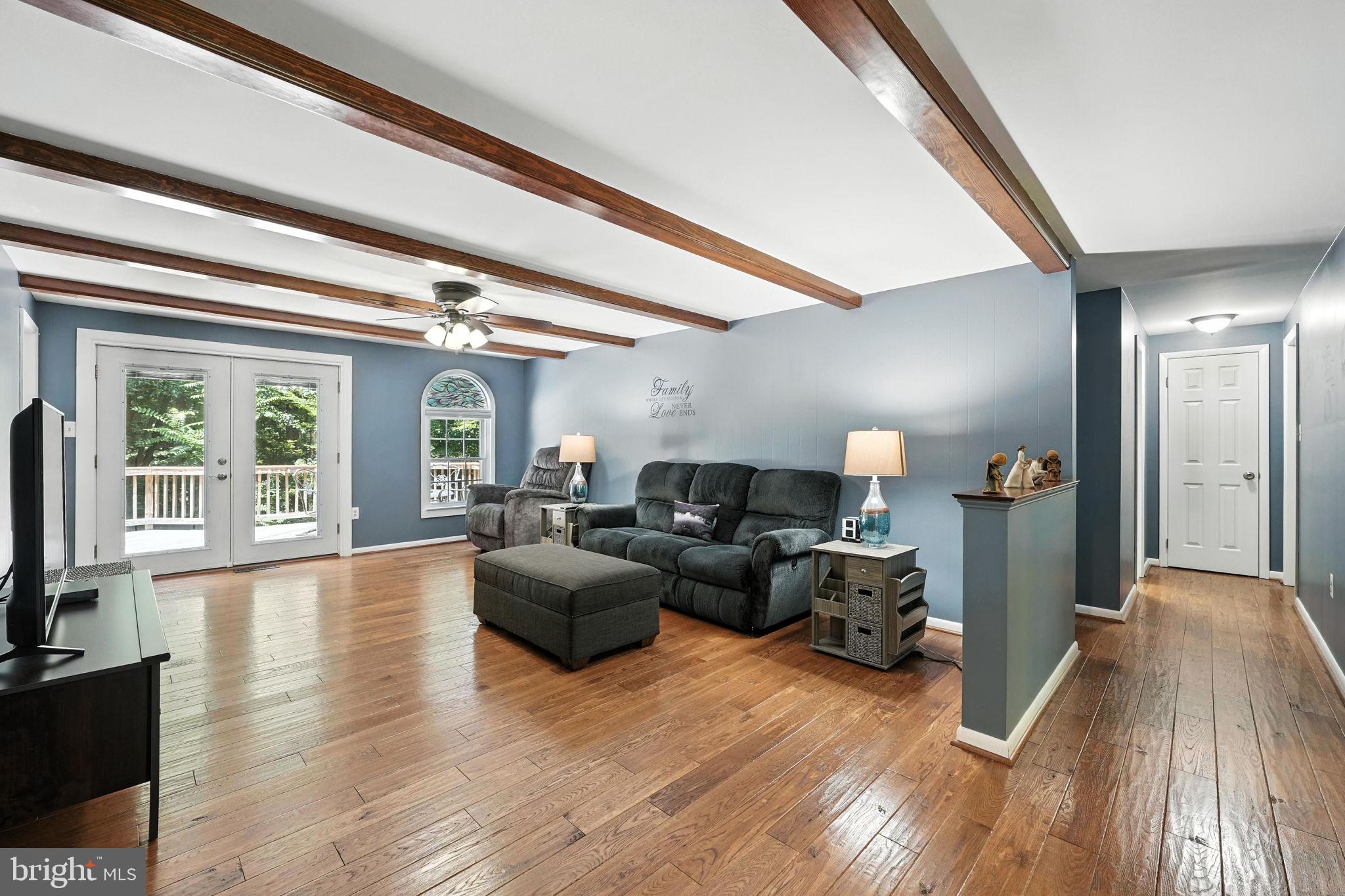 10282 Greystone Road Manassas, VA 20111 - Photo 13 of 44 Living room: Artistic arch window and deck access