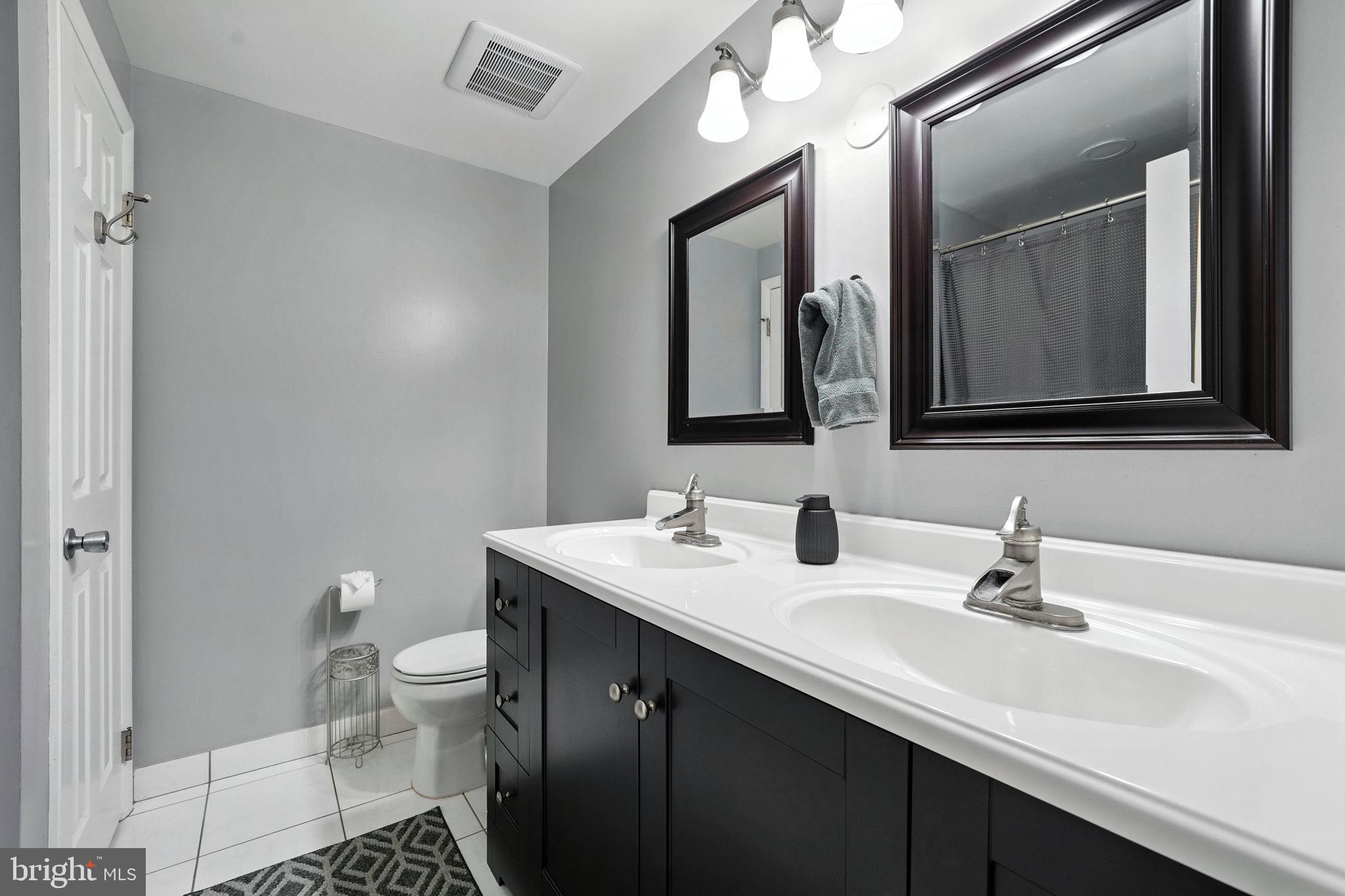 10282 Greystone Road Manassas, VA 20111 - Photo 26 of 44 2nd main level full bathroom