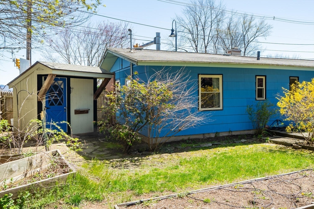 392 Bridge Street Northampton, MA 01060 - Photo 24 of 36 a view of a house