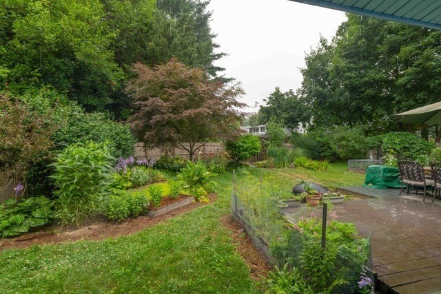 392 Bridge Street Northampton, MA 01060 - Photo 30 of 36 a view of a park with large trees