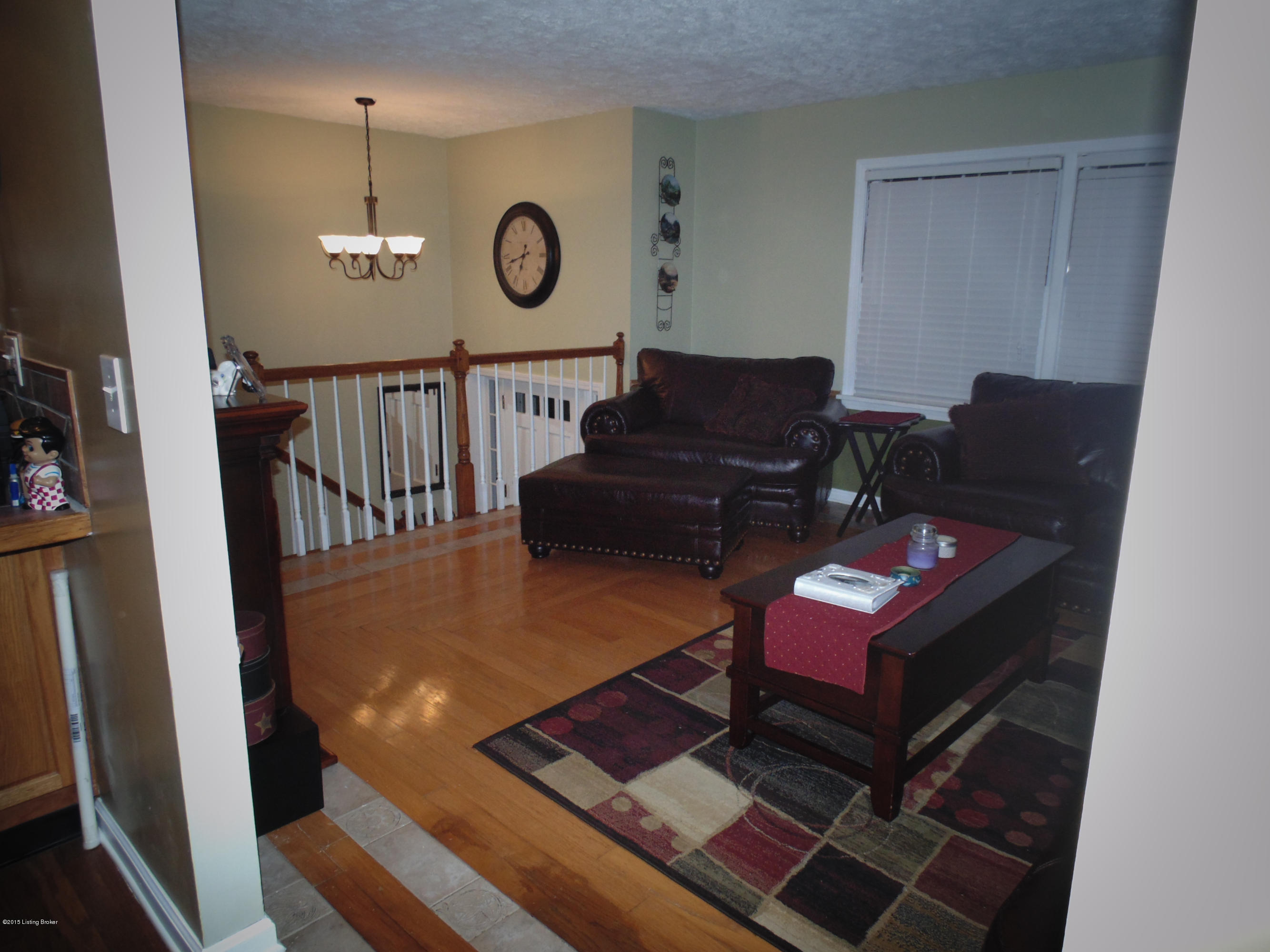 7416 Manslick Road Louisville, KY 40214 - Photo 8 of 26 7416 Manslick upper family room 2