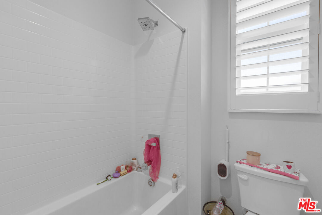 24477 Oneida Street Moreno Valley, CA 92553 - Photo 31 of 51 a bathroom with a bath tub and a window