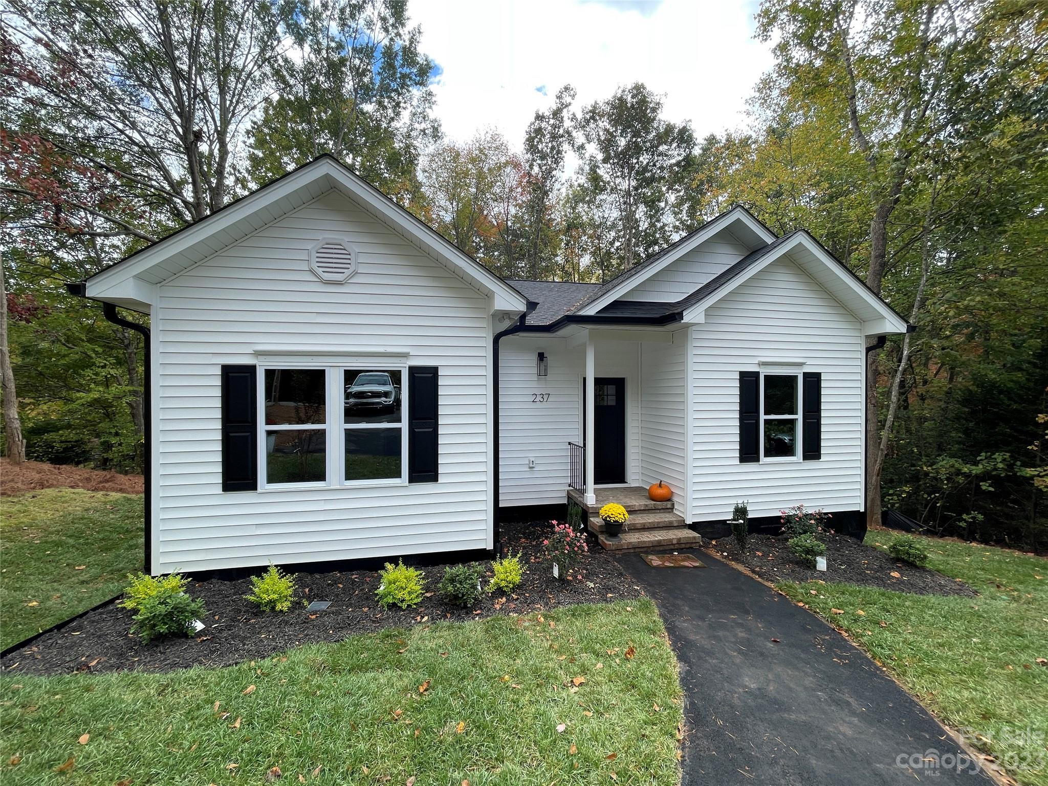 237 Spring Shore Road Statesville, NC 28677 - Photo 2 of 34 Gallery Image 2
