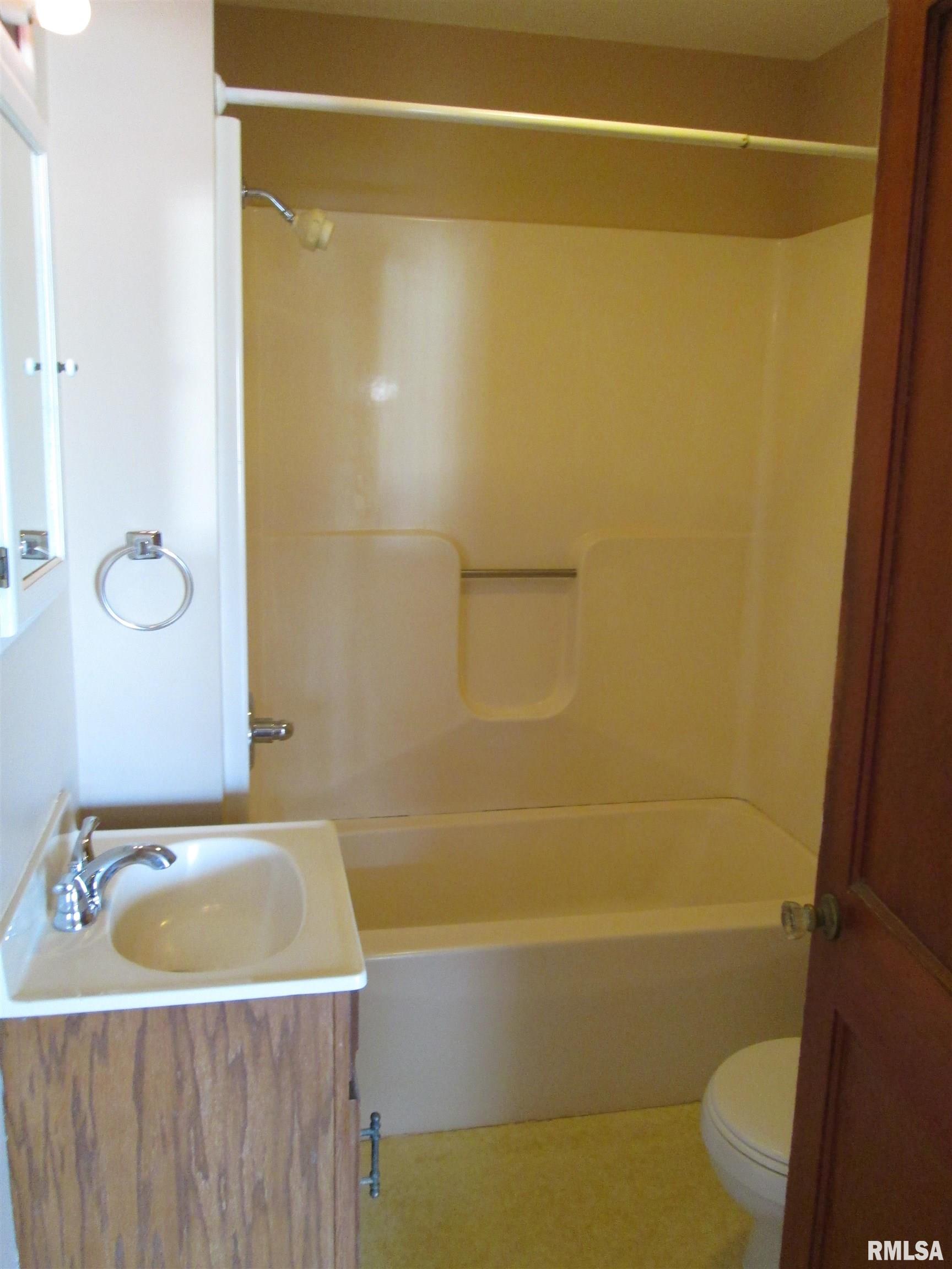 730 South 19th Street Quincy, IL 62301 - Photo 2 of 10