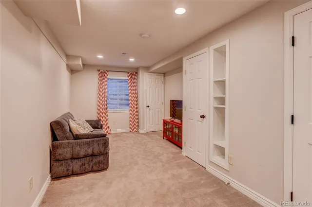 a very nice looking room with gym equipment