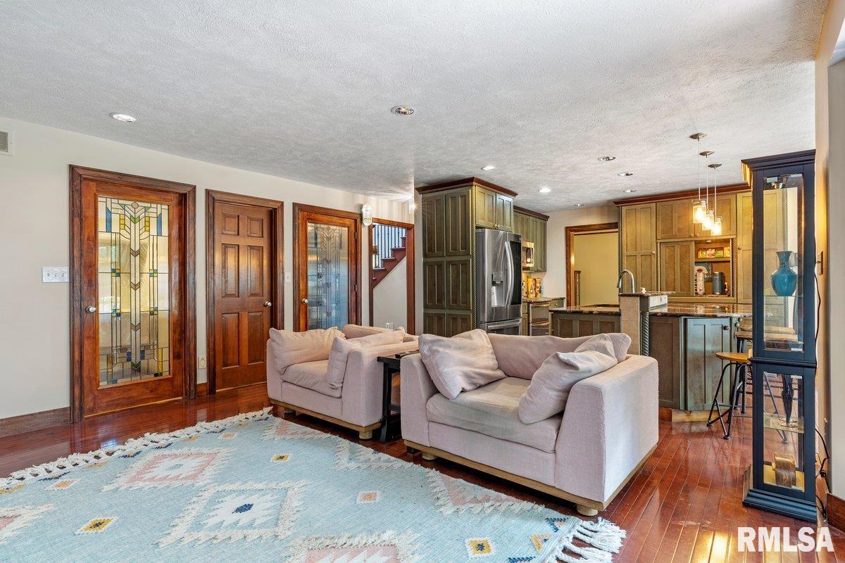 2316 Mallard Pointe Court Springfield, IL 62712 - Photo 8 of 48