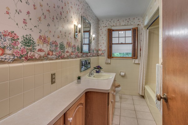 25 Bussell Road Medford, MA 02155 - Photo 18 of 30 Gallery Image 18