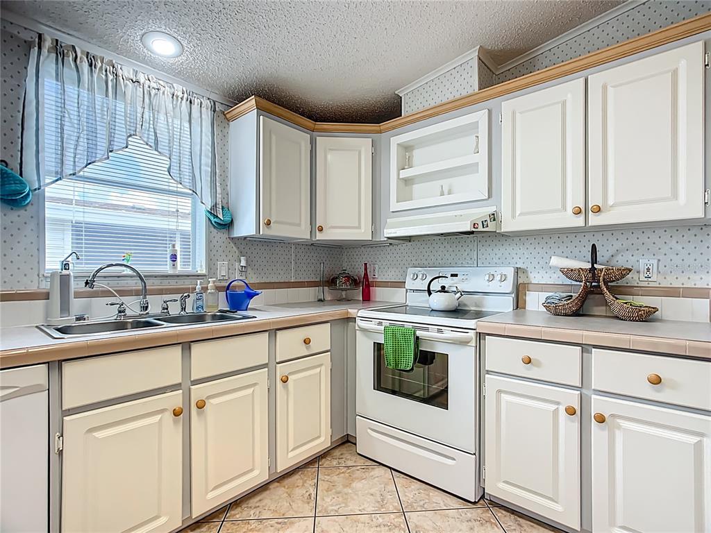 515 Village Boulevard Frostproof, FL 33843 - Photo 8 of 26