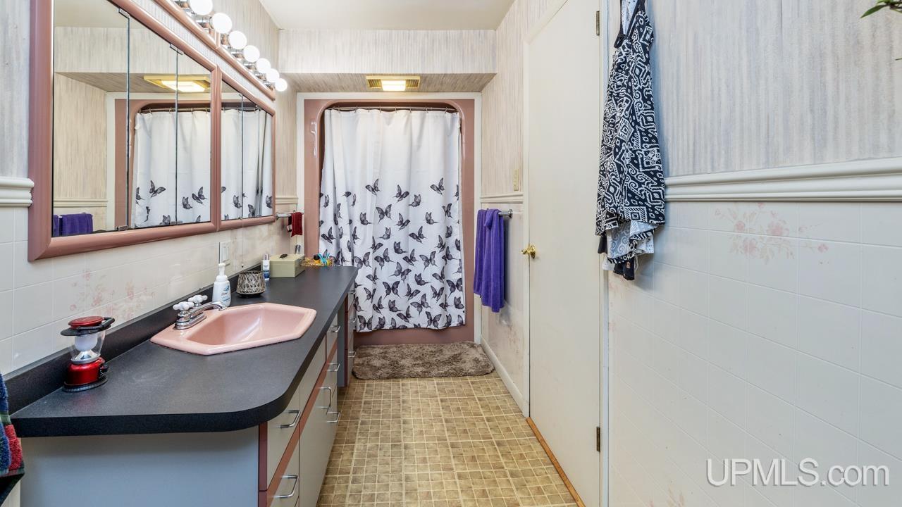 4860 Danforth Road Escanaba, MI 49829 - Photo 20 of 42