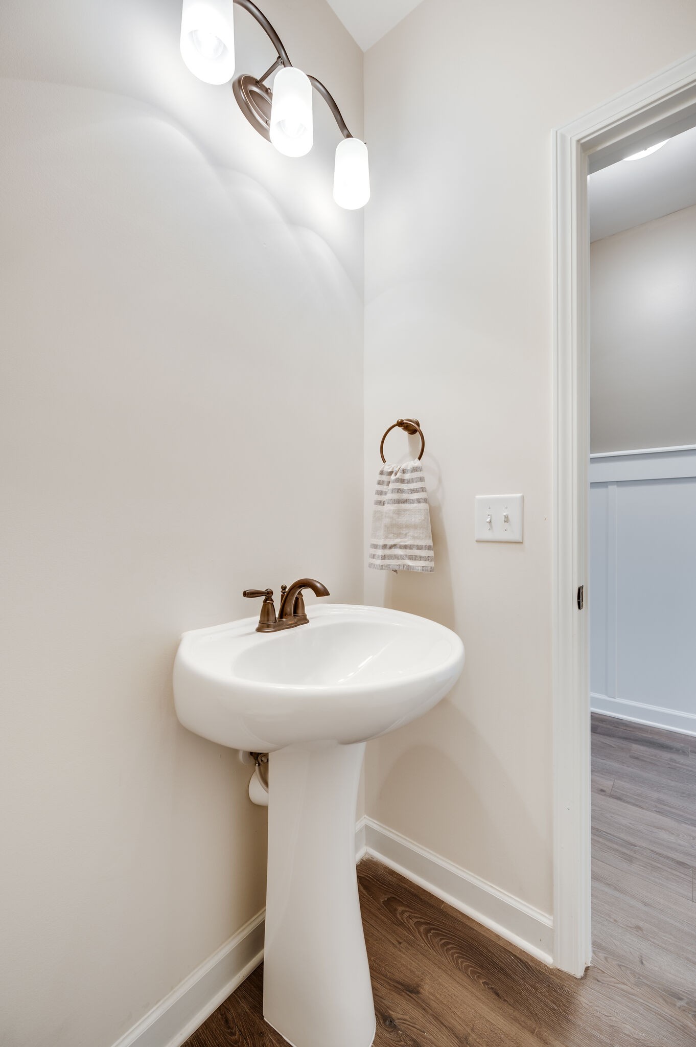 12 Kelly Court Lebanon, TN 37087 - Photo 12 of 55 a bathroom with a sink a mirror and a toilet